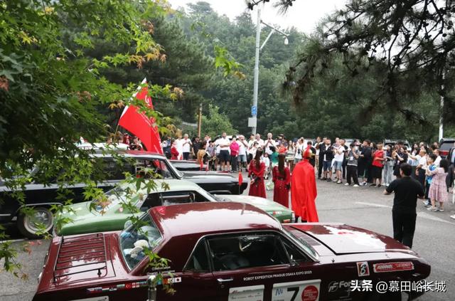 百年车轮遇上千年雄关 捷克老爷车队惊艳亮相北京怀柔慕田峪长城