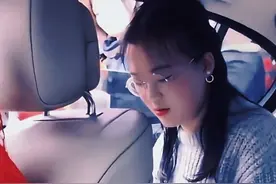 扎心了！闺蜜怂恿新娘要6万下车礼，不给钱不下车。网友炸锅了图片