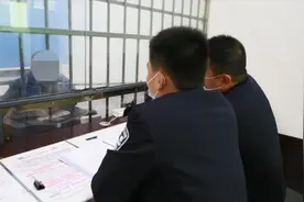 94年两位警察蹊跷死于家中，从悬案成奇案，一个小女孩最终破了案图片