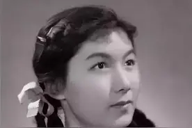 女追男隔层纱？评剧女皇新凤霞，苦追丈夫终如愿，同日逝世是缘分图片