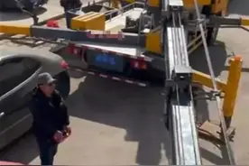 宠上天！儿媳刚分娩回家，婆婆请高空作业车接她回7楼图片