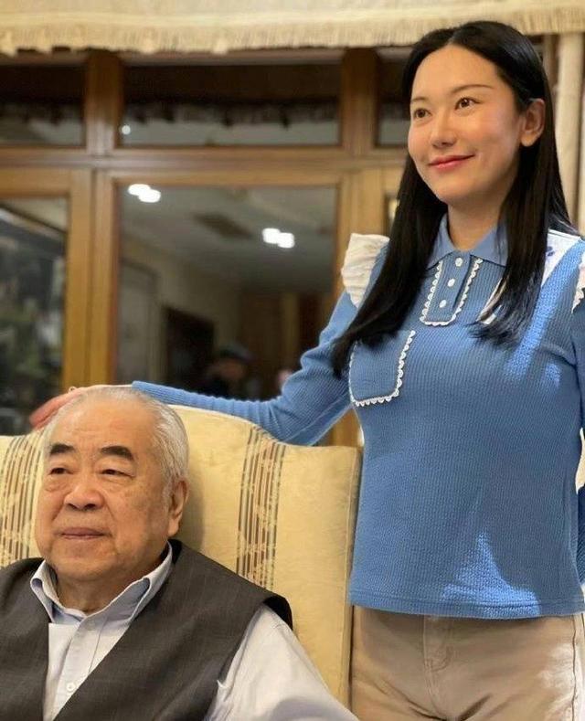 和朋友妻子偷情10年，北京庄园让给继子，难怪范曾亲女儿撕破脸