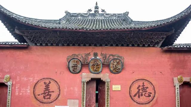四川有座低调的千年古镇，历史悠久、风景宜人，充满烟火气