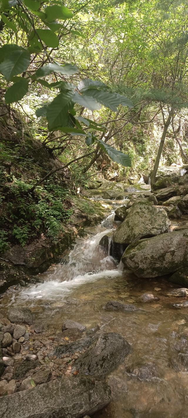 王顺山松岩瀑布