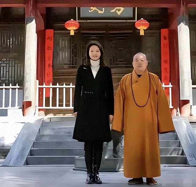 令人意外的是，继释永信被带走“翻车”后，被牵连最惨的人竟是她