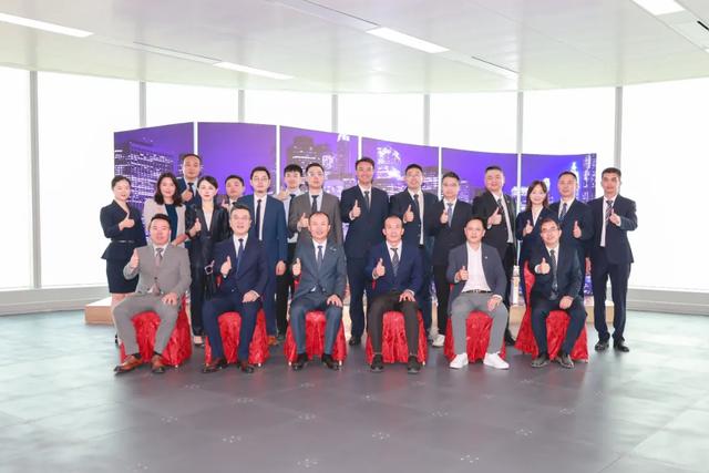 以专业致敬地标，万物梁行与君超集团签署物业合作协议