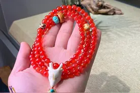 用青鱼石做的手串，越盘越红润，似珊瑚一般，还能驱邪保平安！图片