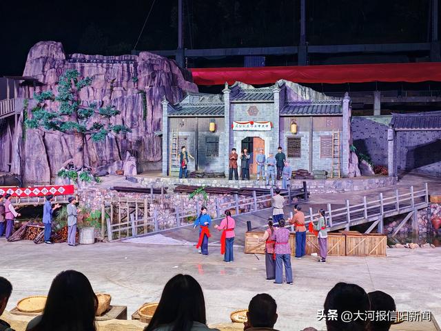 夜映红城！新县大型红色实景演艺点亮大别山精神 映照老区振兴路