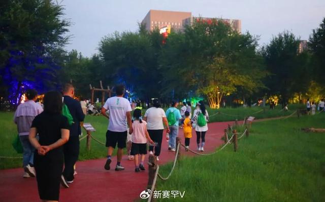 吉祥哈达广场：赛罕区的活力聚集地，全年龄段共享的休闲空间