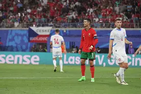 欧洲杯经典1幕：39岁C罗挥拳，挑衅式怒吼门将！刷爆5大纪录图片