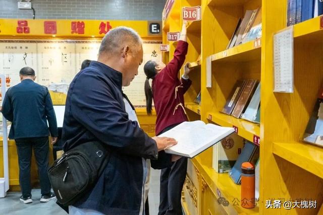 洪洞大槐树景区国庆盛宴持续升温移民后裔老家寻根忙