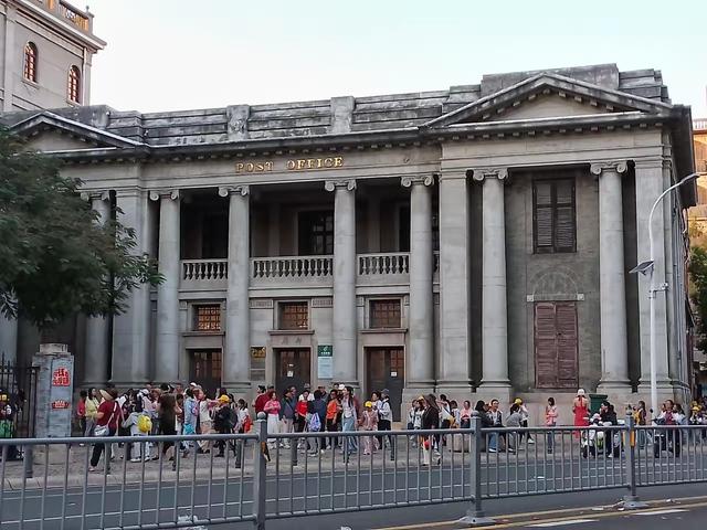 汕头广州陆距500公里/高铁350时速/1.5小时到达/票价200余元/贵吗