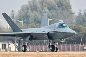 歼-35A惊艳亮相，与F-35相比，整体性能如何？图片