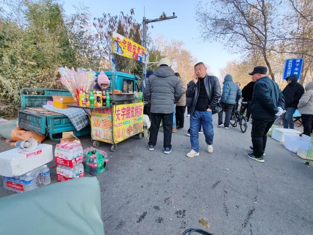 记录德州:岔河河堤上的大集,人山人海,异常热闹