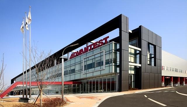 高市彻底怒了	，再对中国下死手，解放军火速下场，中国绝不能垮