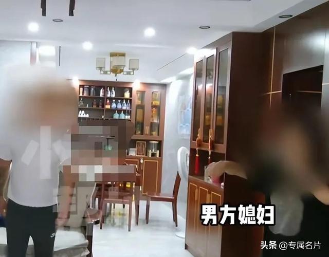 男子骗50岁大妈30万，发生关系后让其与妻子同住，称：给她一个家