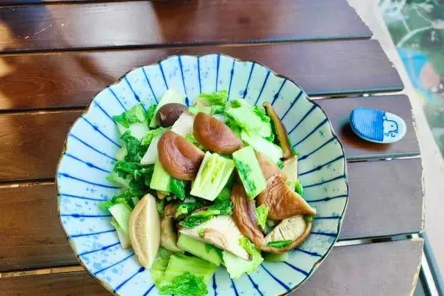 老两口晚餐3个菜，15分钟上桌，比肉还好吃！网友：立刻跟上！