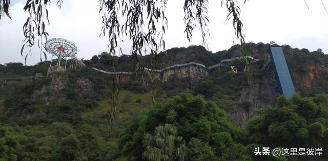 乘旅游专线游丽江的观音峡