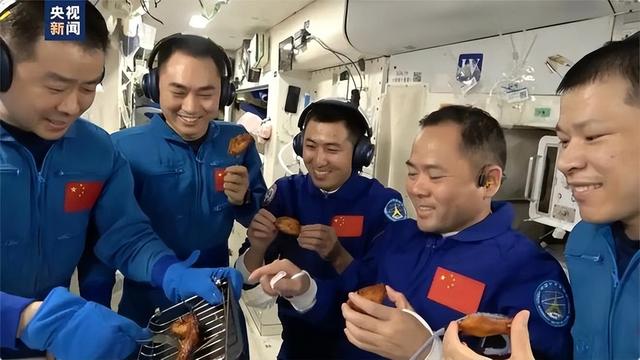 神舟乘组太空撸串！NASA老粉傻眼：他们真烤上了