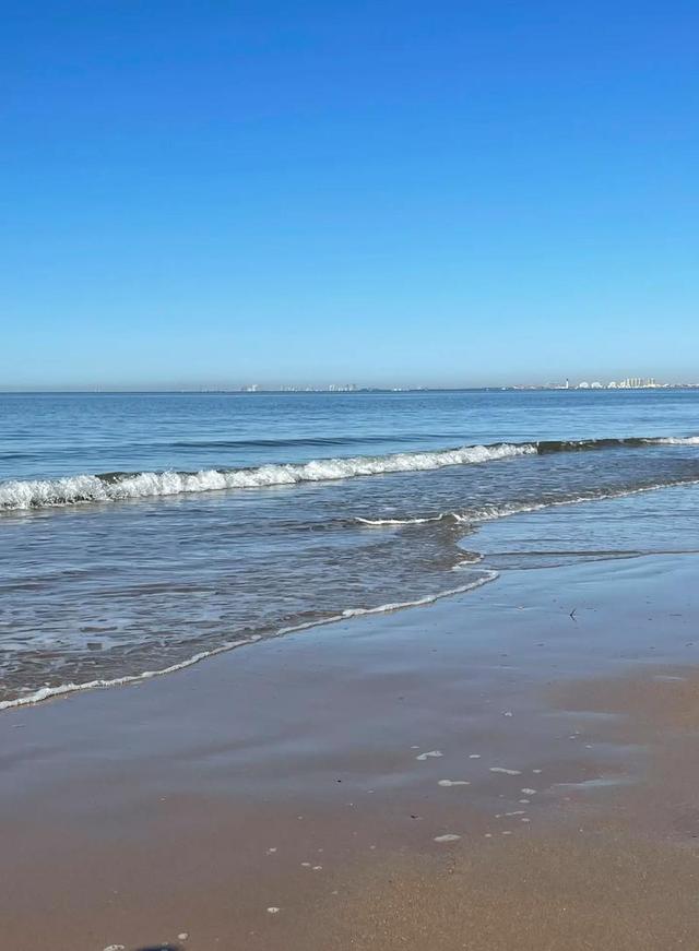 秦皇岛凭啥被北京人当"后花园"？本地人说出真相：大部分人白去了