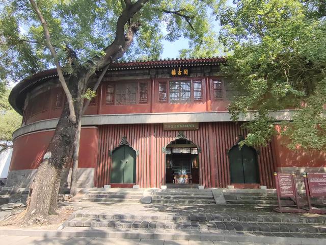 北京北海公园：五朝皇家园林！核心景区琼华岛周边美景。