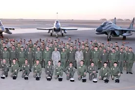 中国空军远程机动，躲过美军双航母探测，歼-10C飞抵埃及图片