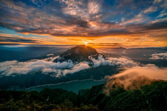 三峡的“颜值彩蛋”，竟藏在这座诗城里？