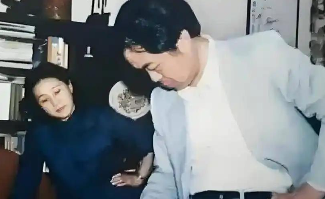和朋友妻子偷情10年，北京庄园让给继子，难怪范曾亲女儿撕破脸