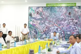 缅甸国管理委主席敏昂莱视察瑞比农业畜牧业发展区图片