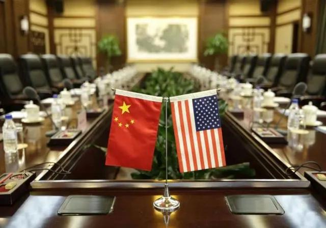 中美对决，首个冤大头自投罗网，中国杀鸡儆猴，3个危险信号曝光