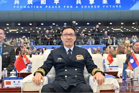 董军自信入场，发言铿锵有力，代表团成员威武霸气，扬我国威图片