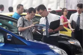 车开6年就可以报废了？国家鼓励报废油车换新能源车，补贴2万！图片