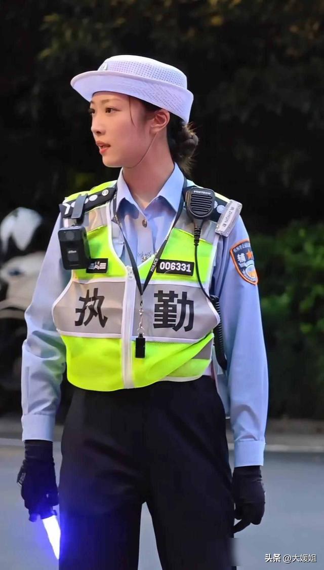兔子警官李语蔚走红一年半现状：至今没转正，工作肉眼可见的疲惫