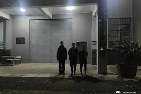 罗平一赌博嫌疑人陪堂哥到派出所，结果，自己也进去了！图片