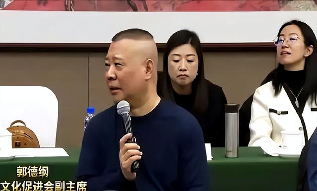 杠上了。京剧博士刚讽刺完郭德纲，紧接着又喷陈佩斯说人家情商低