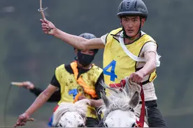 骑手不再单指擅长骑马的人，快递小哥、外卖小哥也叫骑手图片