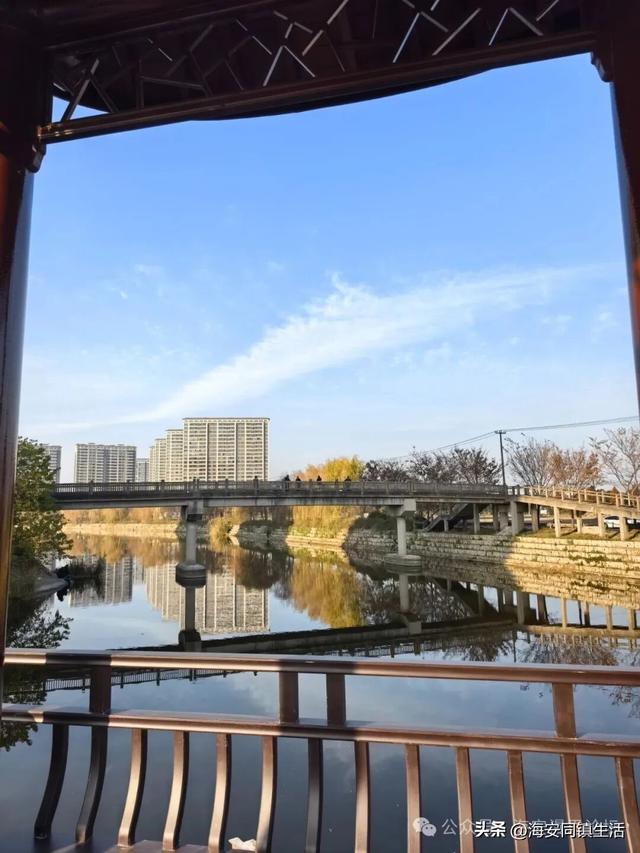 在海安新立发桥上看看老通扬河的水，回味春秋风云！