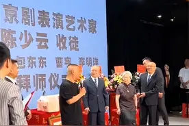 德云社郭德纲直飞上海，参加师哥收徒仪式，老郭真够意思，很务实图片