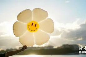 如果一个人，总是影响你的情绪，让你烦躁不安，而你又无法改变时，离开是最好的选择图片