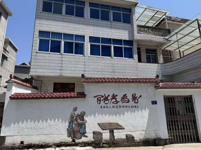显后村：一个作家的采访掠影
