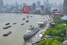 布林肯卧榻之侧，就是解放军战舰，传递的信号很明白了图片