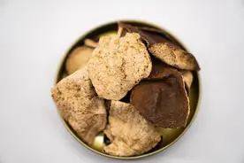 ​橘子皮晒干了就是陈皮？“泡”对陈皮功效惊人，但这4类人最好别碰图片