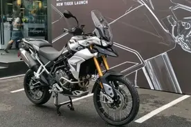 直降40000元，12月跳水冠军来了，2025款凯旋Tiger 900价格崩盘！图片