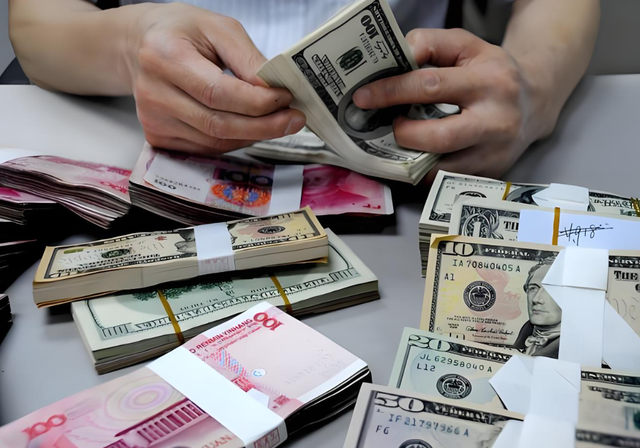 金砖出现杂音，印度开首枪后，普京也不反美元，中国加速增持黄金
