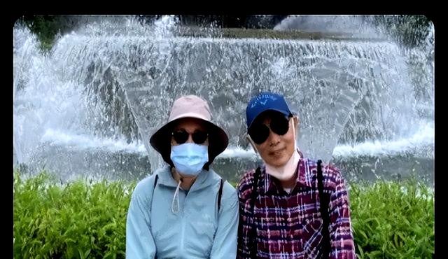 热搜第一！每月砸3万注射女性荷尔蒙 78岁罗家英放话：死也不化疗
