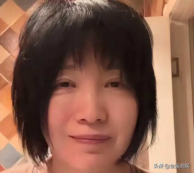 连上5次春晚，却和恩师同居怀孕被骗流产，如今56岁的她依然单身