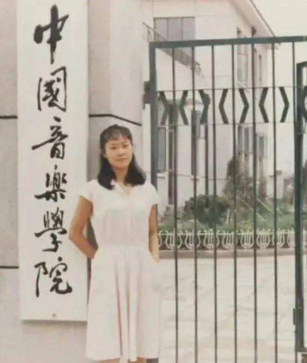 于文华：二婚嫁给未婚小伙，婚后23年未生一子，如今她过得如何？