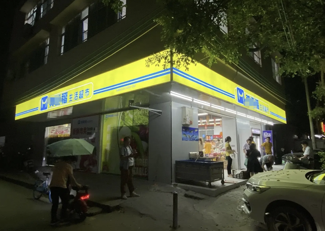 美国小伙在中国生活半月，回去坦言：再也不习惯国外的夜晚了