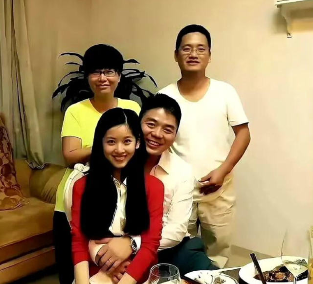 刘强东千亿身家，儿子却是他一生的痛，感谢章泽天视如己出