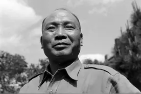 汤恩伯是蒋介石的嫡系战将，为什么解放战争中未能独当一面呢？图片